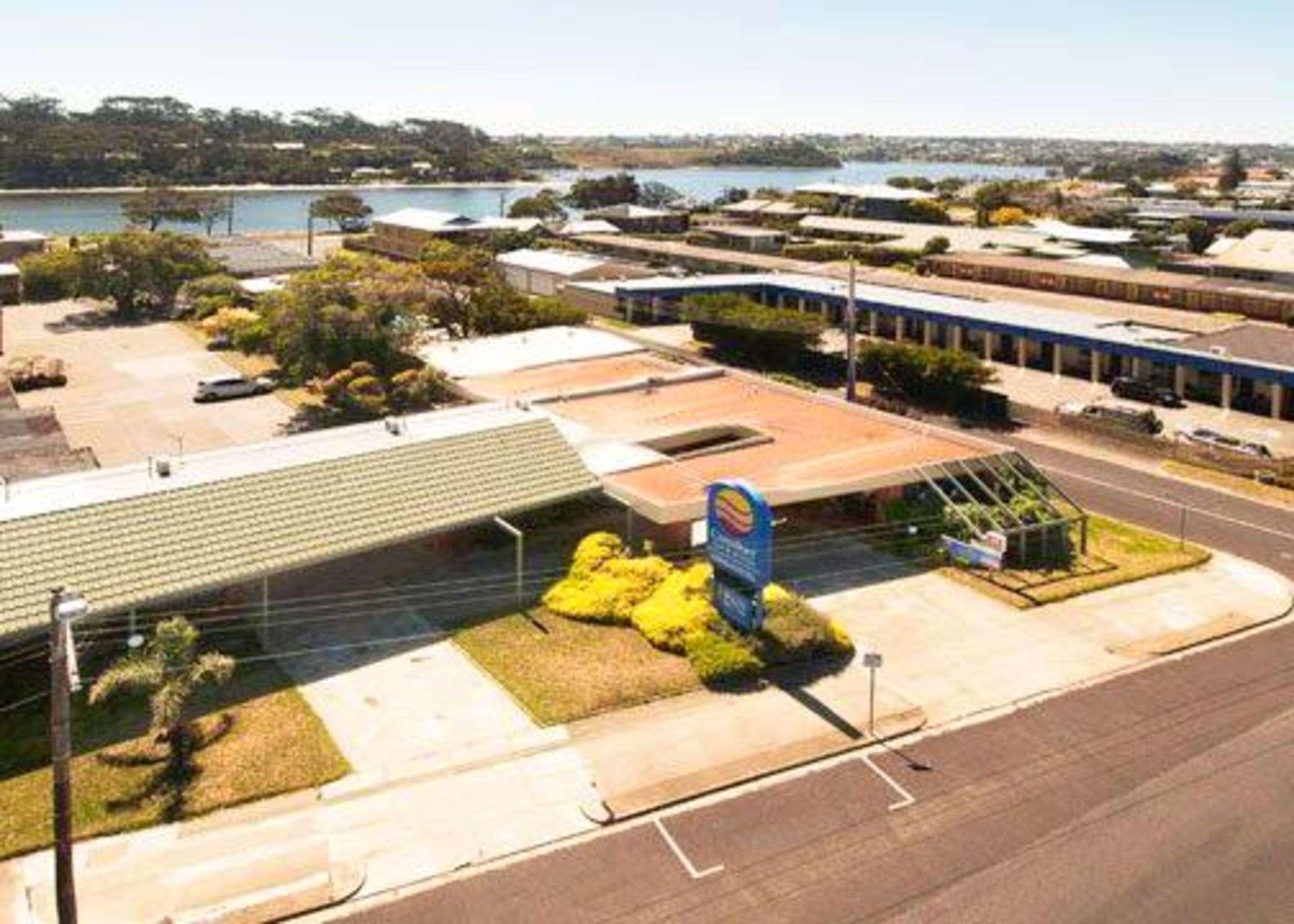 Comfort Inn & Suites Lakes Entrance Exterior photo